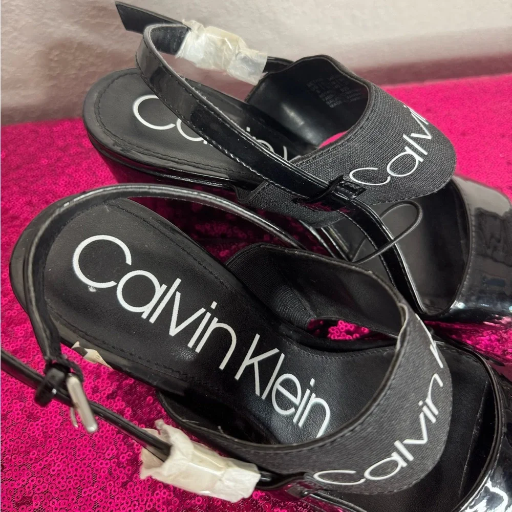 NEW 🖤 CALVIN KLEIN Black Patent Logo Elastic Wedge Sandals (Women’s Size 8) - Picture 6 of 13